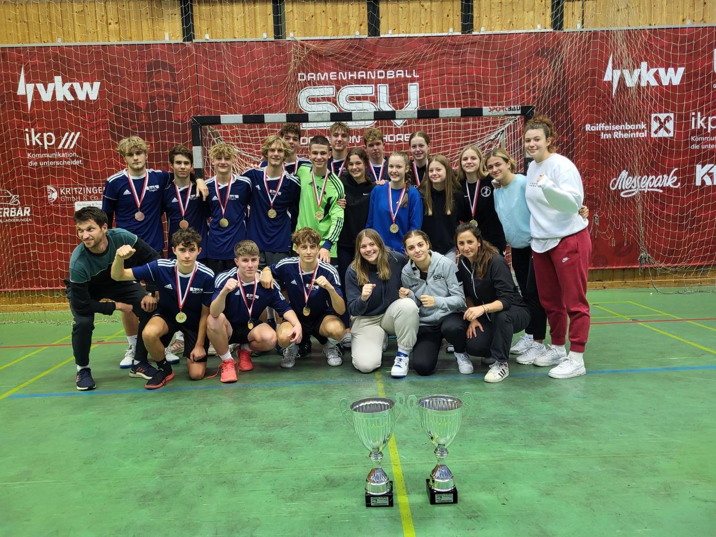 SCHUL OLYMPICS Handball Oberstufe: Schüler:innen beim Bewerb